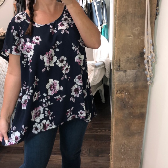 torrid Tops - Torrid size 2 blue &purple floral short sleeve top